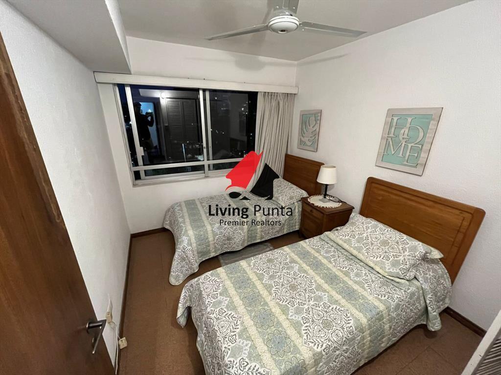 Vende apartamento de 2 dormitorios en Punta del