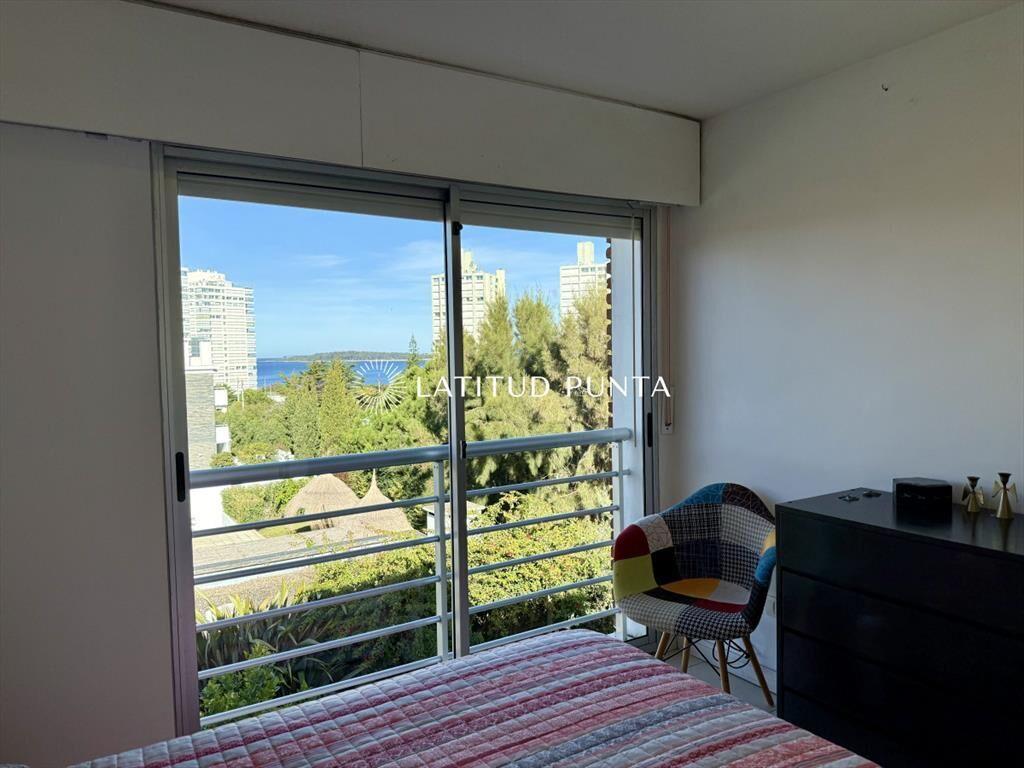 Apartamento en Mansa, 3 dormitorios, parrillero