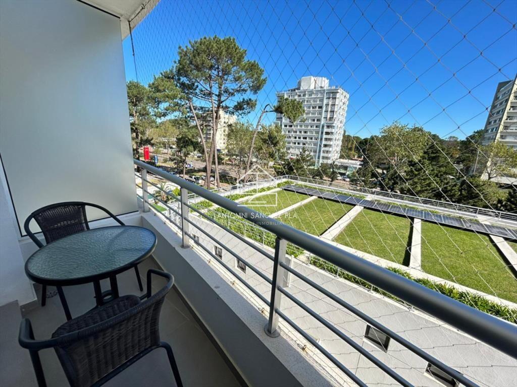 Alquiler apartamento dos dormitorios Punta del