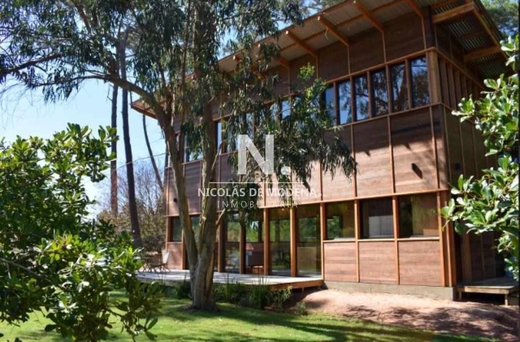 Vende casa de 3 dormitorios de 2 plantas en La
