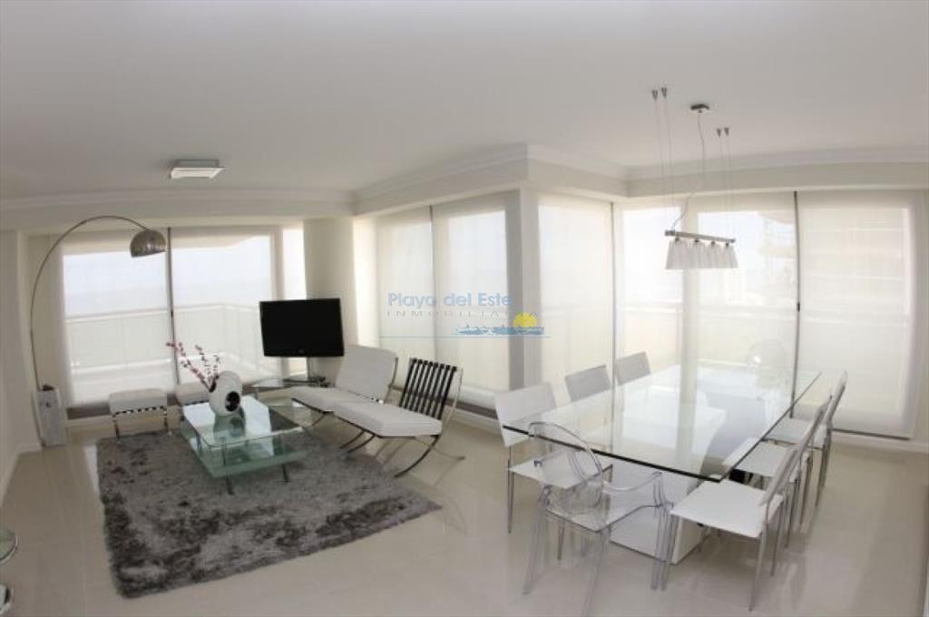 Apartamento en Alquiler de 3 dormitorios en Punta