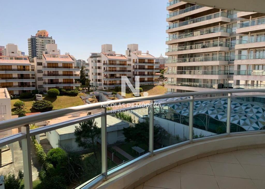 En venta apartamento de 3 dormitorios con vista