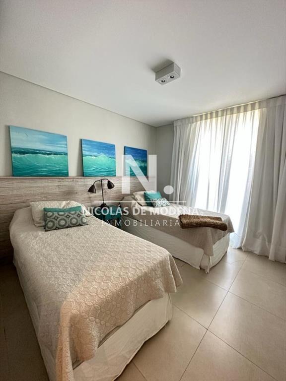 Vende apartamento de 3 dormitorios en la Barra
