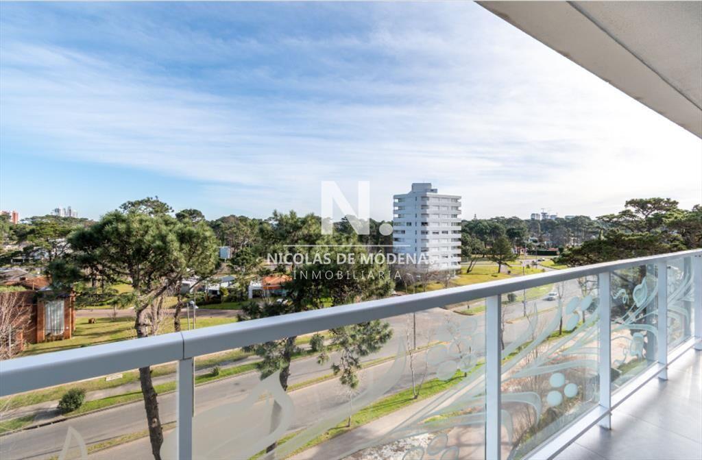 Vende apartamento con vista al mar de 2 dormitorios en Roos