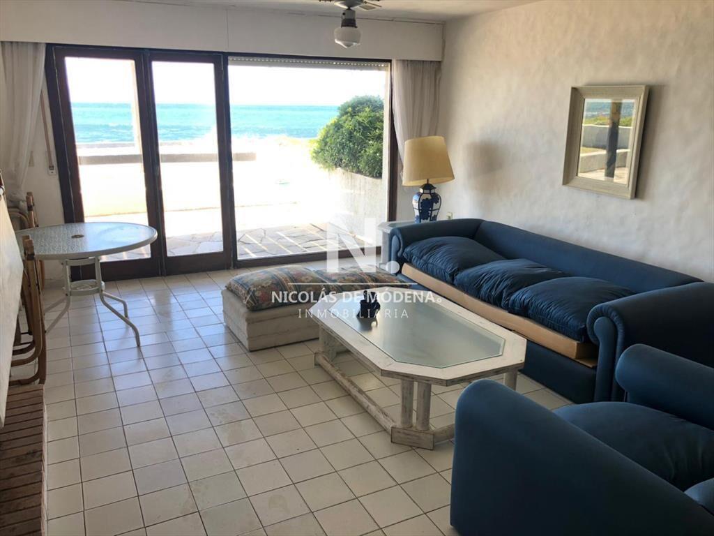 Hermoso departamento en venta frente al mar.