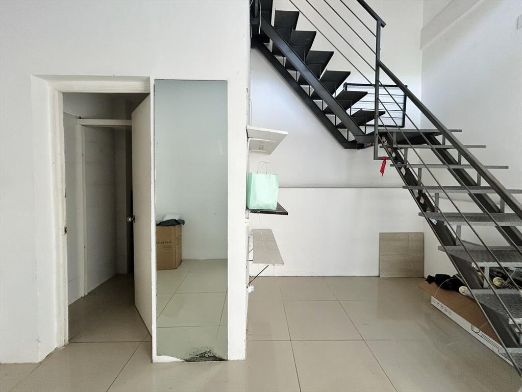 ALQUILER LOCAL COMERCIAL ZONA MAYORISTA. LIBRES Y ARENAL GR