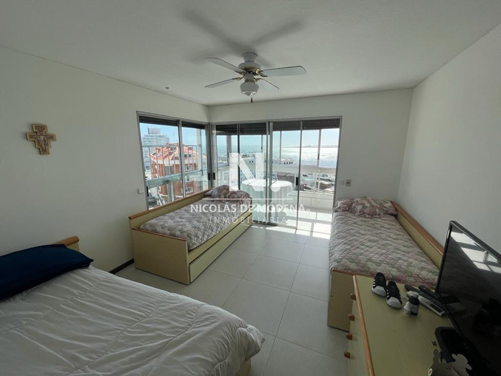 Apartamento de 3 dormitorios en Edificio Torreon , Playa Ma