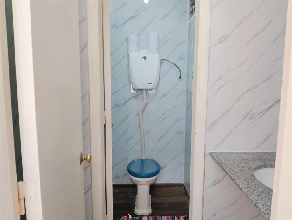 Alquiler Oficina con dos espacio definidos y salón amplio e