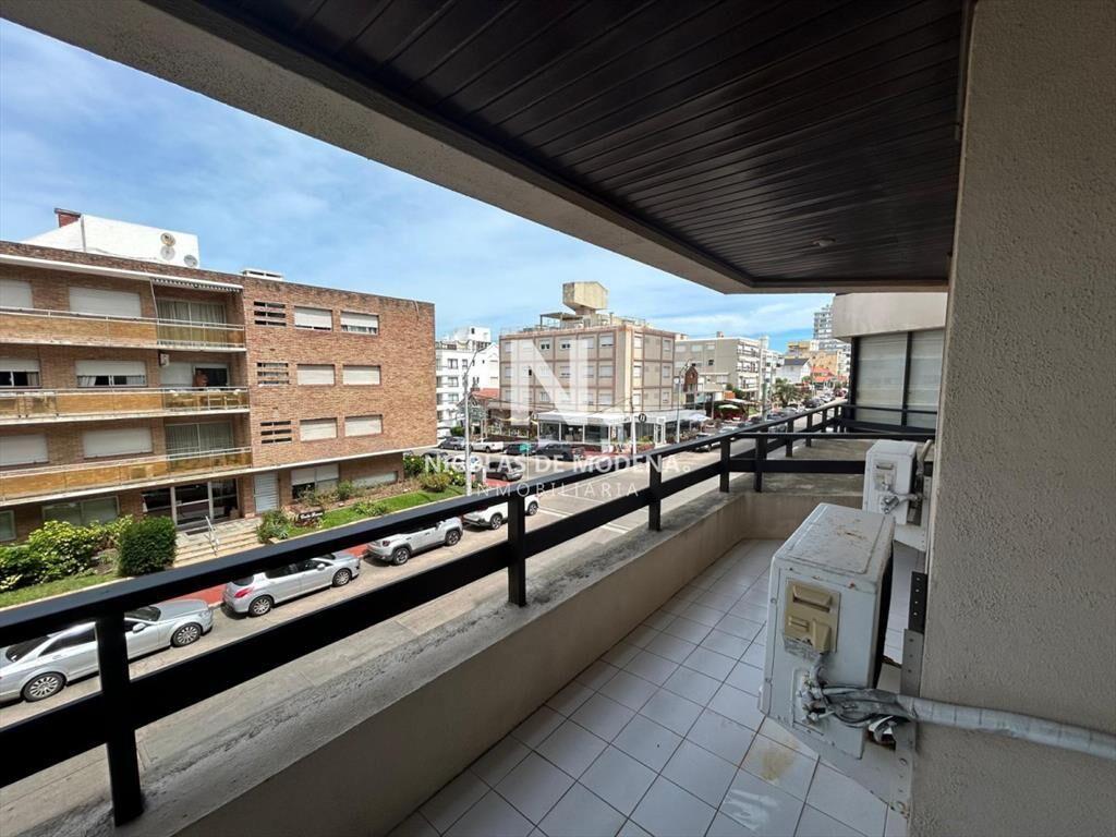 Muy lindo apartamento, con amplia terraza, garage
