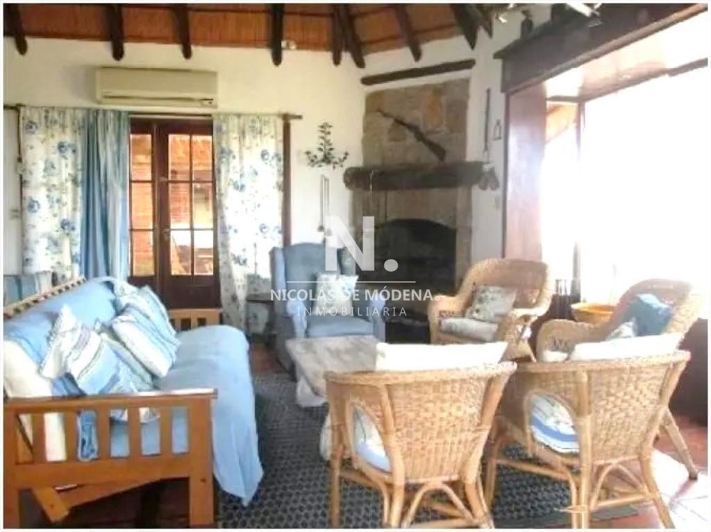 Se vende casa en Manantiales, de 3 dormitorios al