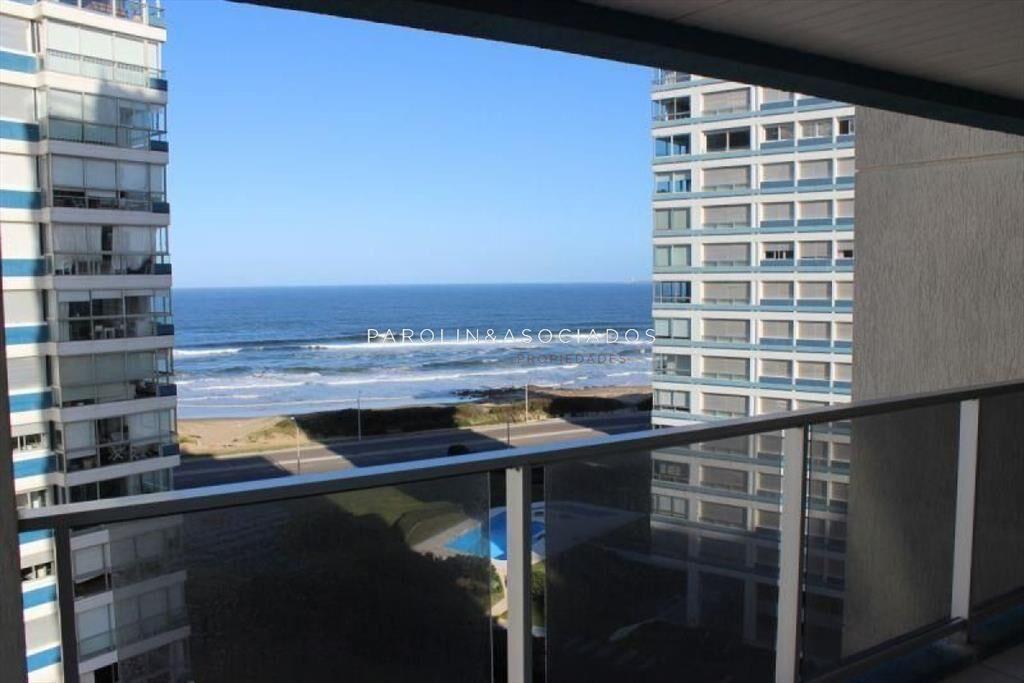Apartamento en venta de 3 dormitorios en Ocean Tower, Punta