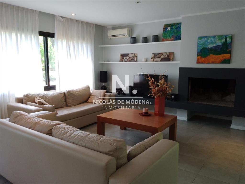 Casa en alquiler anual barrio privado en Parque