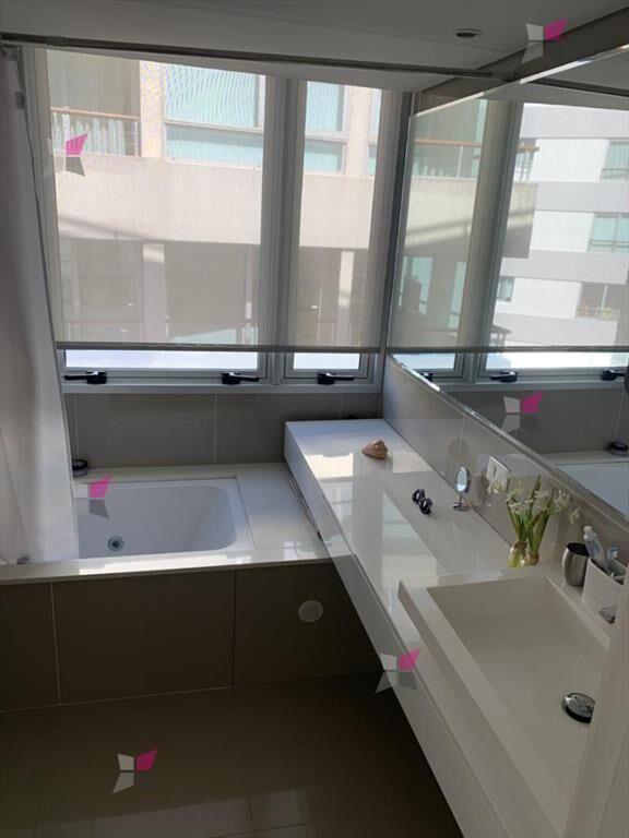 Apartamento en venta Playa Mansa 3 dormitorios