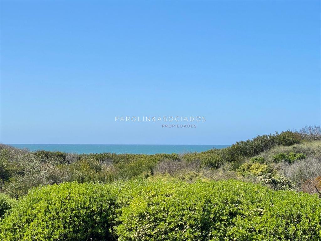 Hermoso apartamento en playa brava en primera al