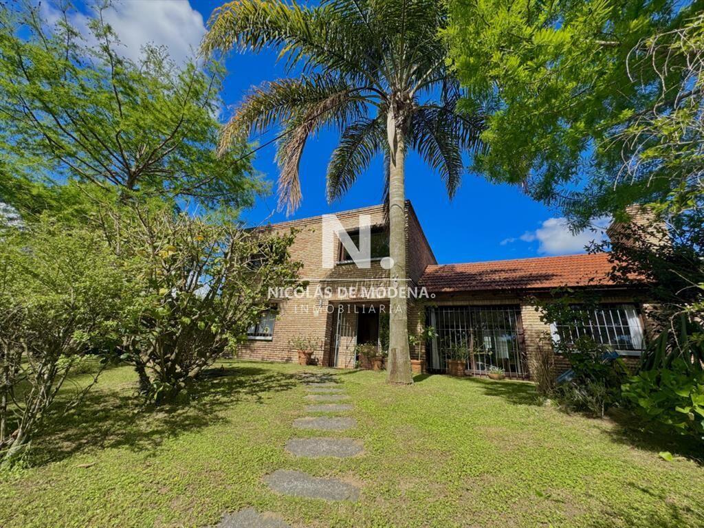 Alquila casa en Punta del Este de 4 dormitorios, excelente