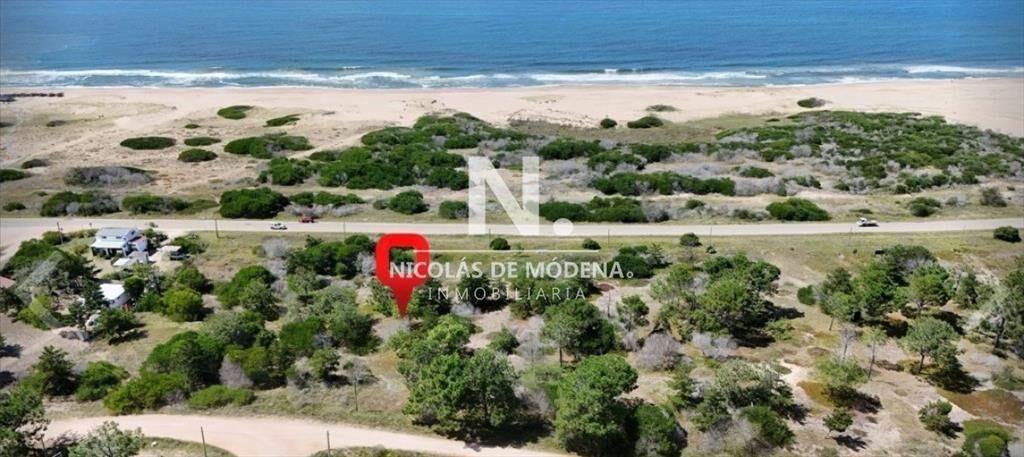 Terreno a metros del mar en Arenas de Jose de