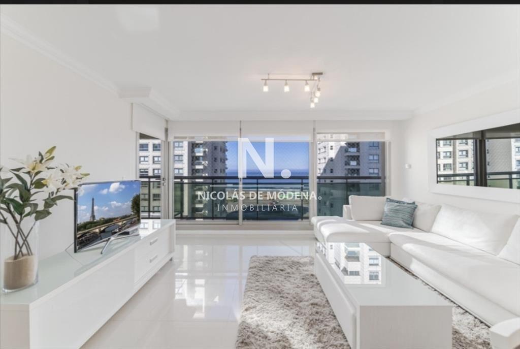 En venta apartamento de 3 dormitorios en Brava,