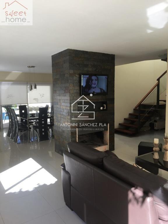 Casa de 4 dormitorios dentro del Complejo