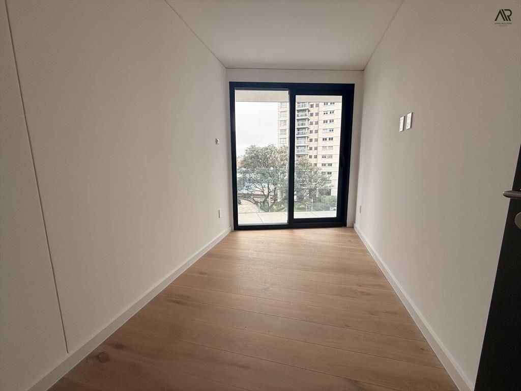 Apartamento en alquiler c/ cochera en Puerto Buceo