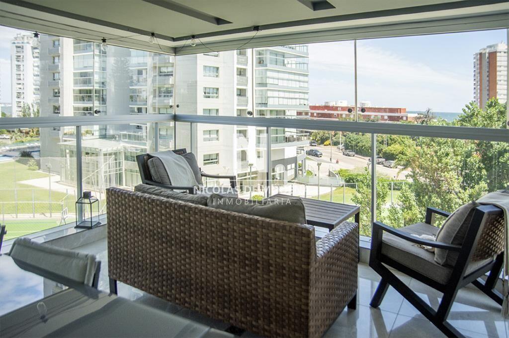 Vende departamento en Mansa de 3 dormitorios, con