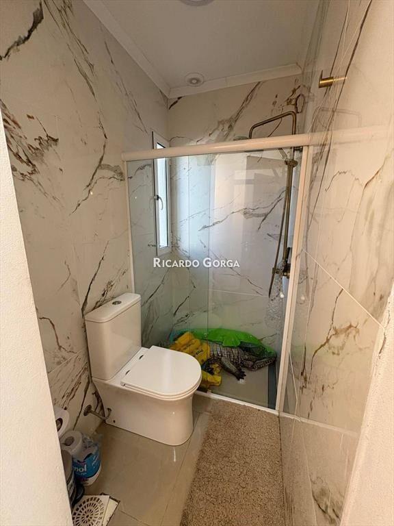 Casa en venta con renta de 6 dormitorios a metros de la ...