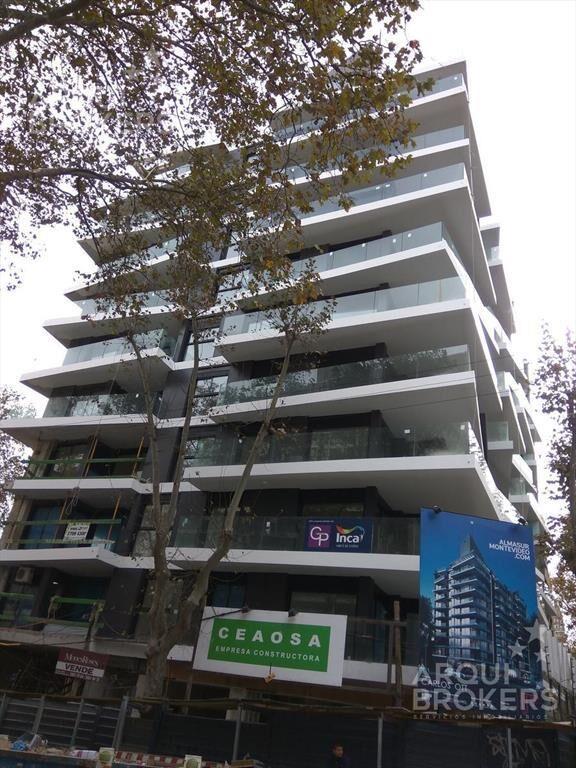 Venta apartamento dos dormitorios con renta en Barrio Sur -