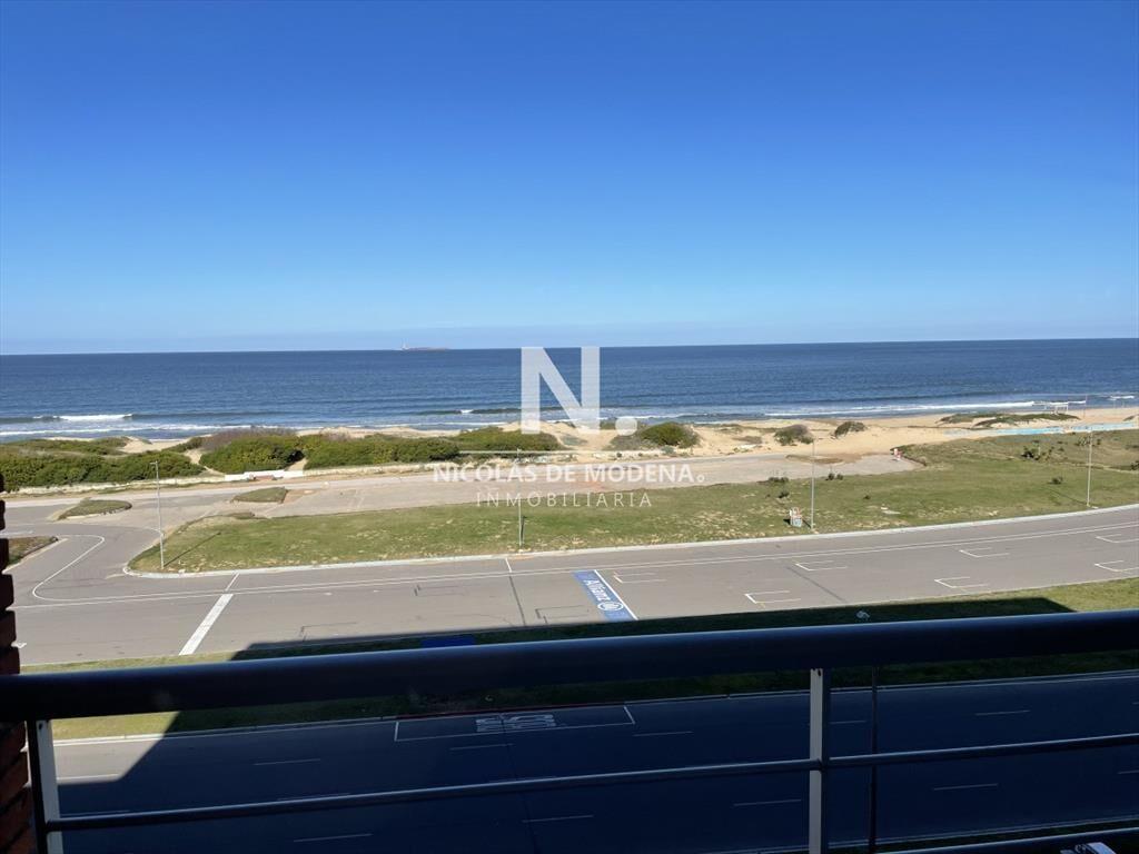Brava frente al mar - Punta del Este