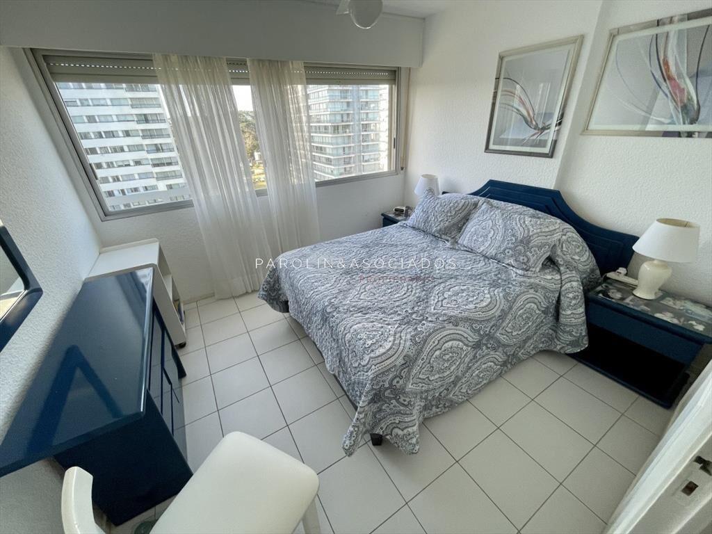 Apartamento en venta de 3 dormitorios en torre