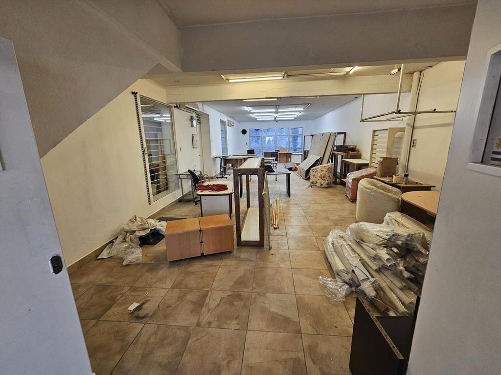Paysandu y Vazquez, entrada camionetas, 3 plantas, 531 m2 !