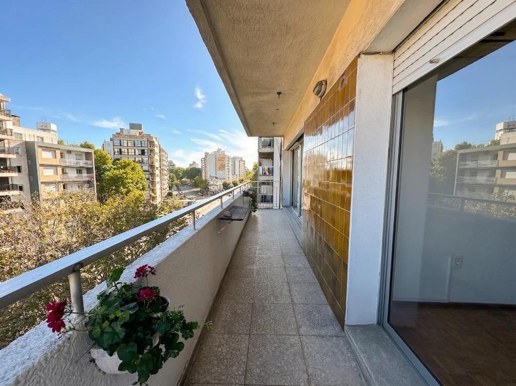 Alquiler apartamento de 4 dormitorios y garaje en Pocitos