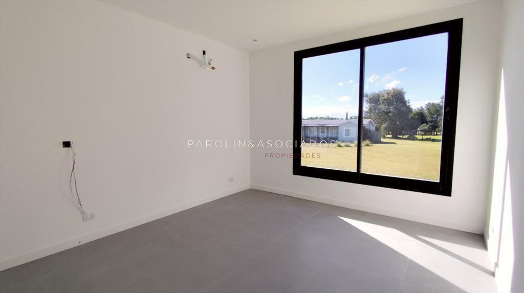 Casa a estrenar en venta de 4 dormitorios en El