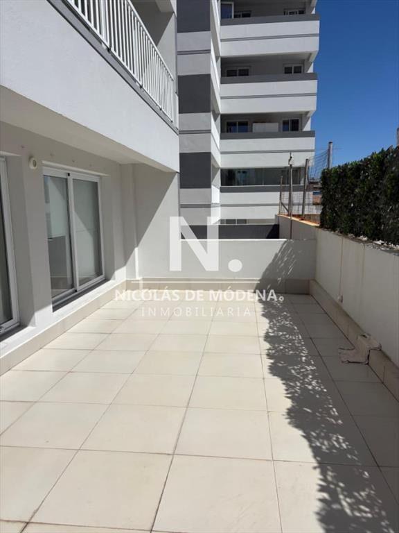 Hermoso apartamento de 3 dormitorios ubicado en primera lin