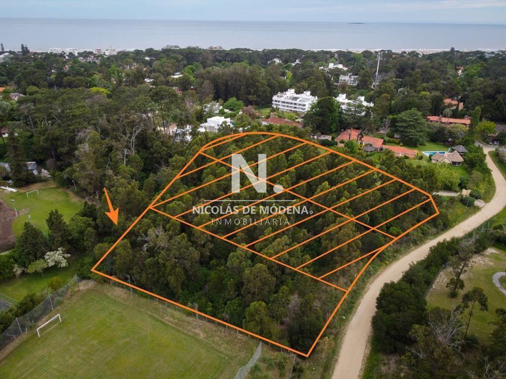 Vende terreno en el Golf, Punta del Este.