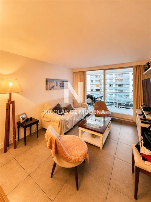 Vende apartamento de 1 dormitorio y medio en del