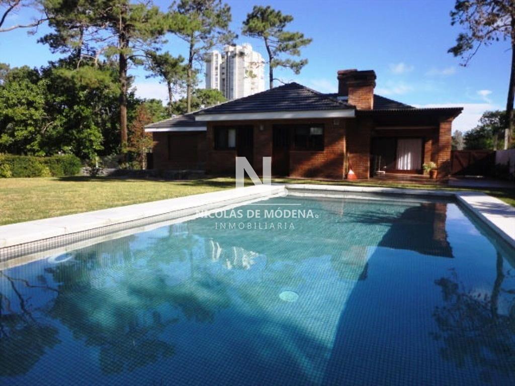 Casa en Cantegril - Punta del Este