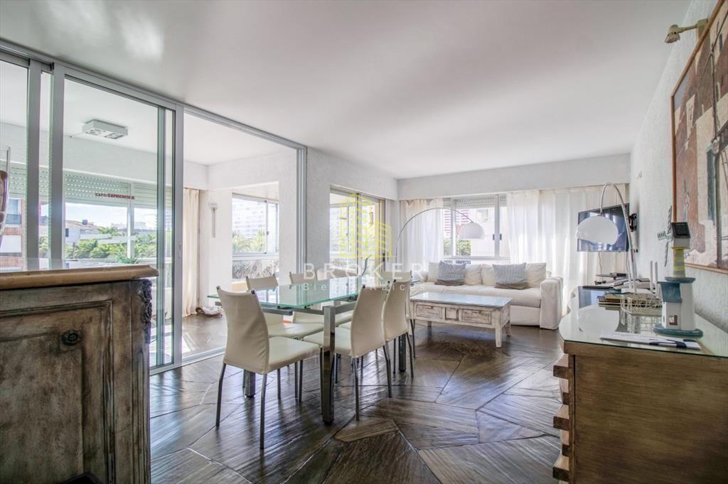 Venta de luminoso apartamento en Peninsula. Punta