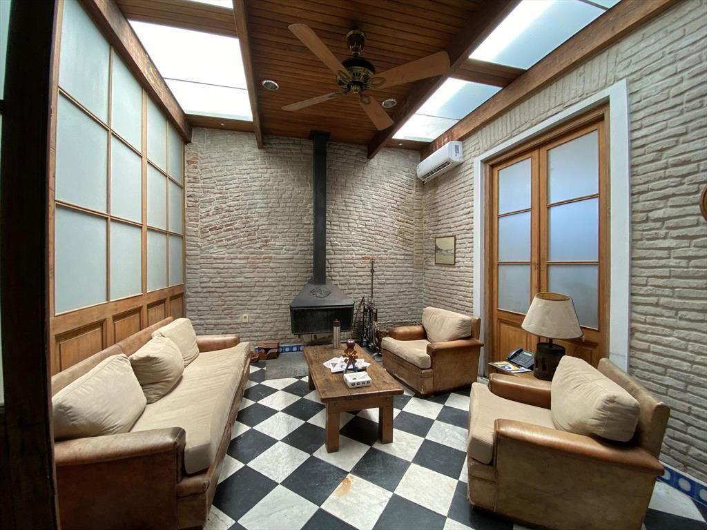 Venta excelente casa con local comercial y subsuelo - Aguad