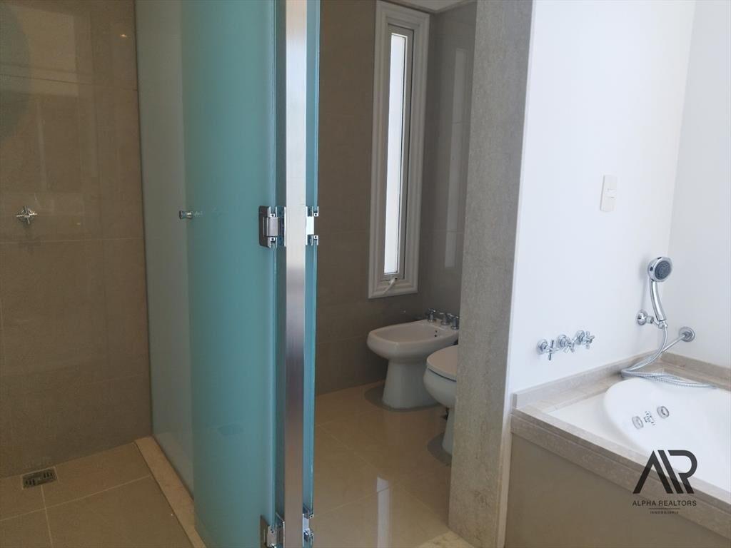 Apartamento en venta de 3 dormitorios c/ cochera en P. B...