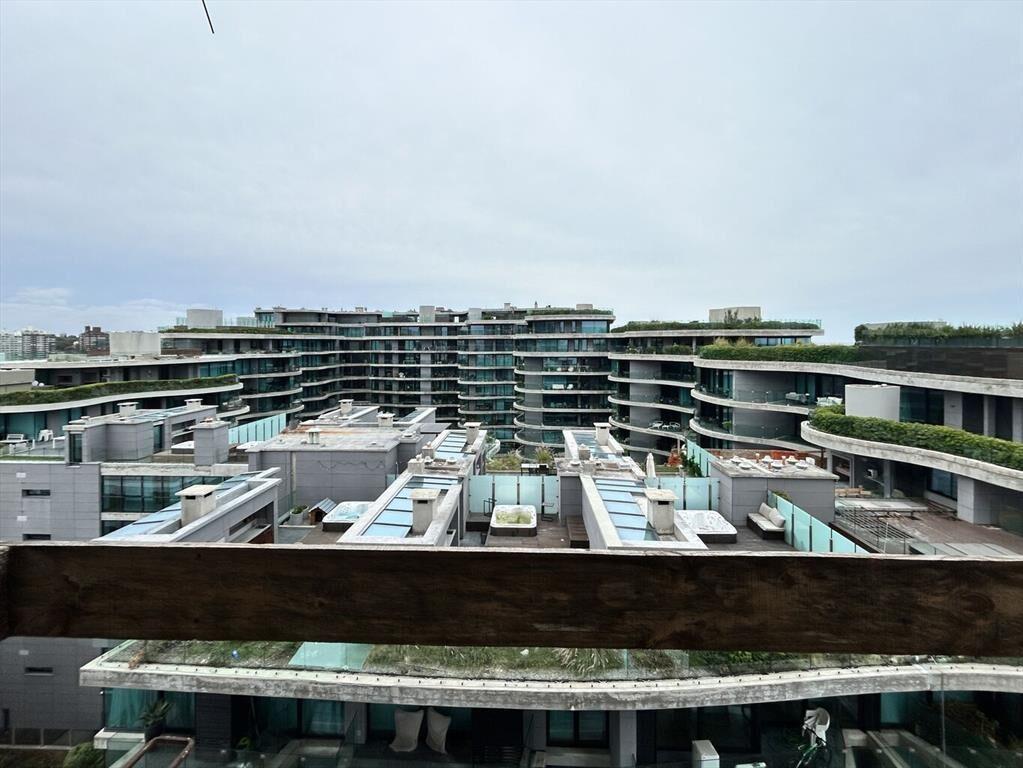 Venta apartamento 1 dormitorio en piso alto con garage a es