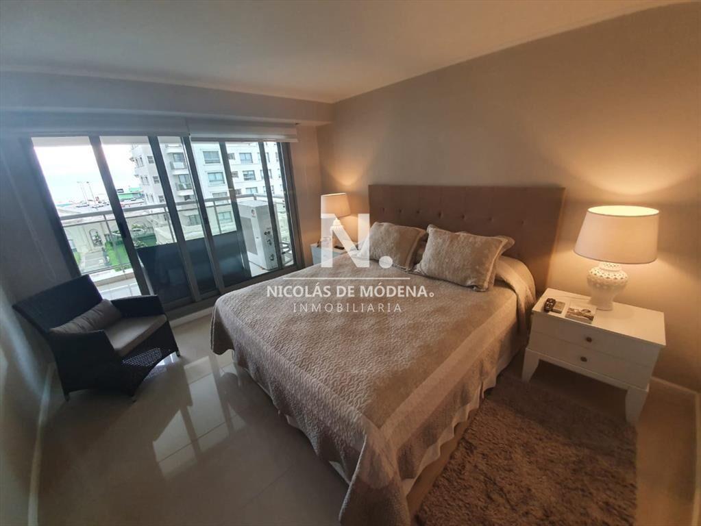 Departamento en venta en torre de categoría,