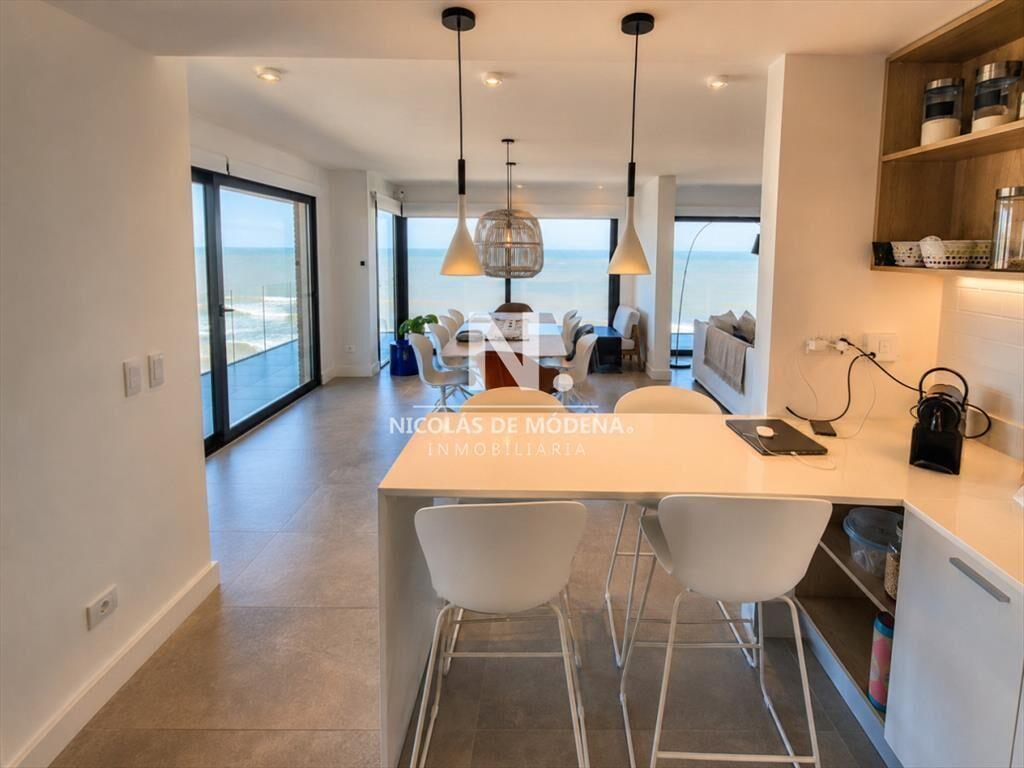 Vende apartamento de Punta del Este frente al de