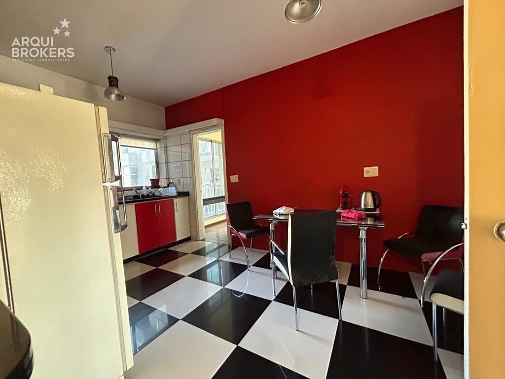 Apartamento de cuatro dormitorios en venta en Centro