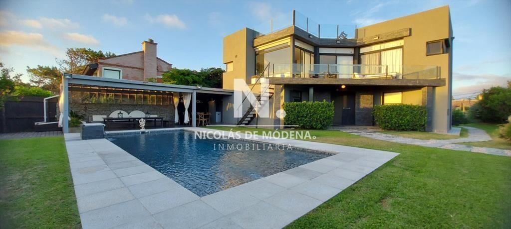 Muy linda casa en alquiler temporal, 4 dormitorios.