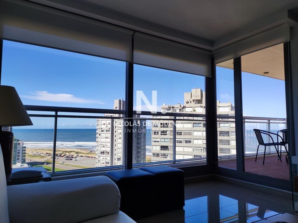 Disfruta la hermosa vista de Playa Brava, de 2 en