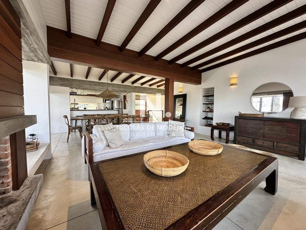 Casa en venta estilo minimalista a 300 mts del El