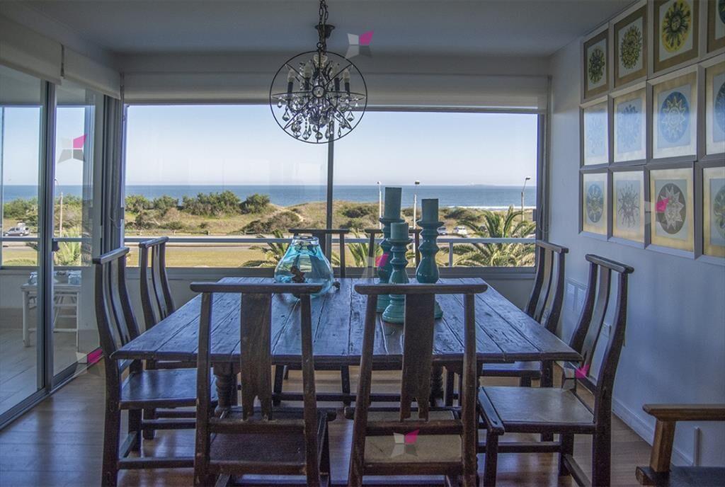 VENTA DE APARTAMENTO DE 3 DORMITORIOS FRENTE AL MAR EN BRAV