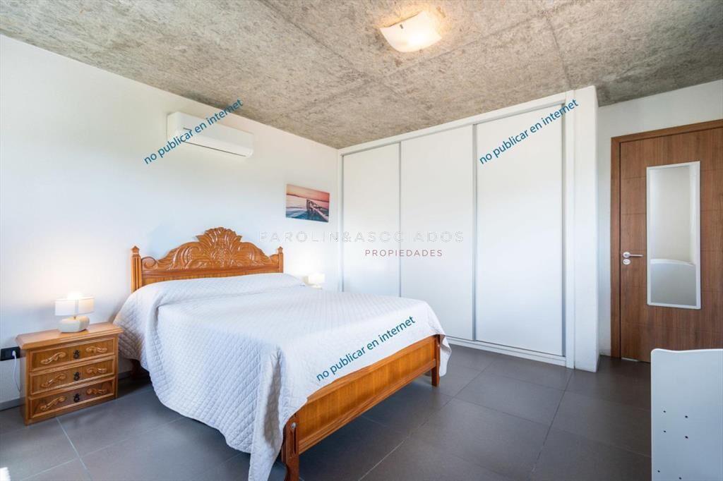 Venta de casa de 4 dormitorios en barrio Punta