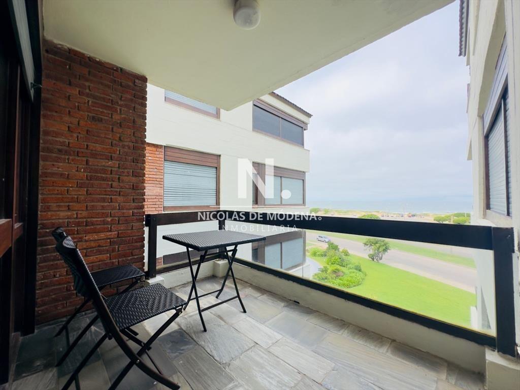 Apartamento en venta, 2 dormitorios, primera linea de la br
