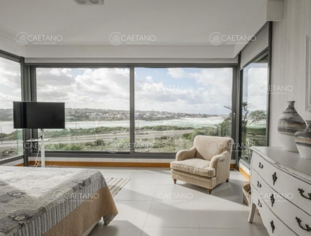 Alquiler espectacular penthouse duplex Punta del