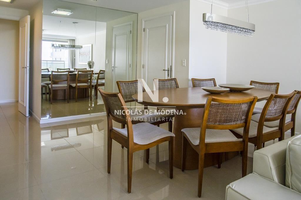 Departamento en venta con amplios dormitorios.